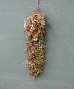 木の実とリーフのガーランド